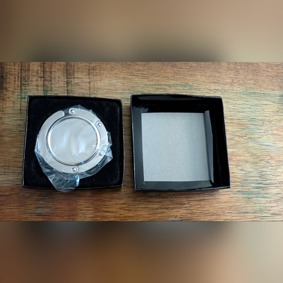 Silver Round Metal Accessory - Picture 1 of 3